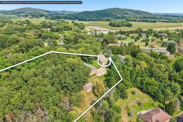 9440 West Street, Sauk City, WI 53583