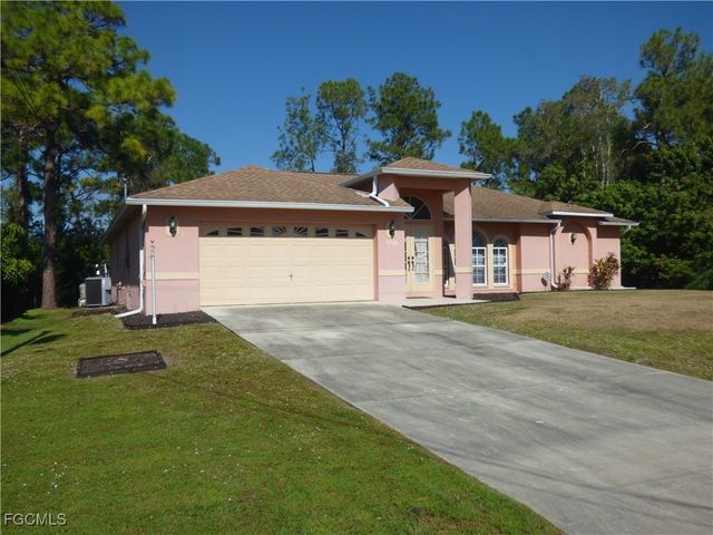 5206 Beauty ST, Lehigh Acres, FL 33971