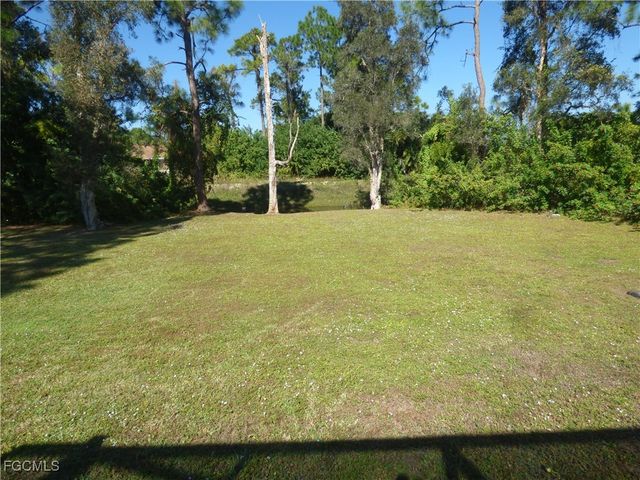 5206 Beauty ST, Lehigh Acres, FL 33971