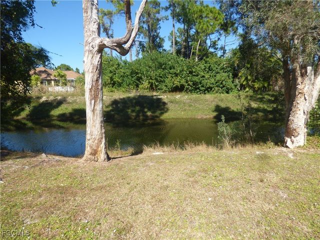 5206 Beauty ST, Lehigh Acres, FL 33971