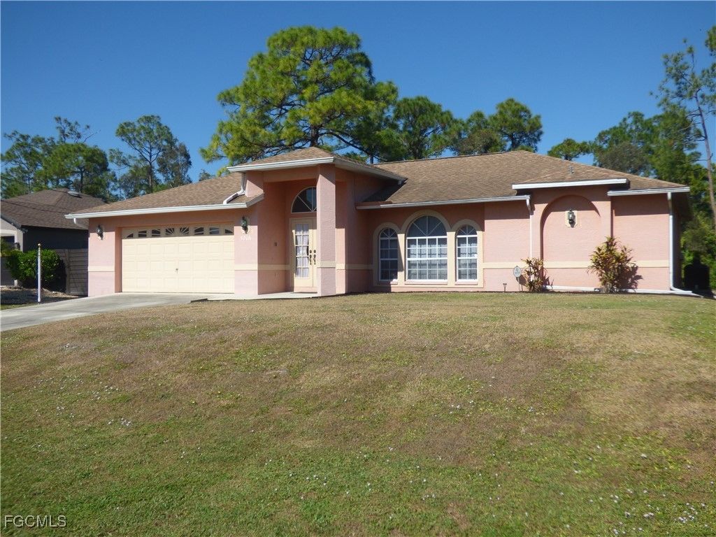 5206 Beauty ST, Lehigh Acres, FL 33971