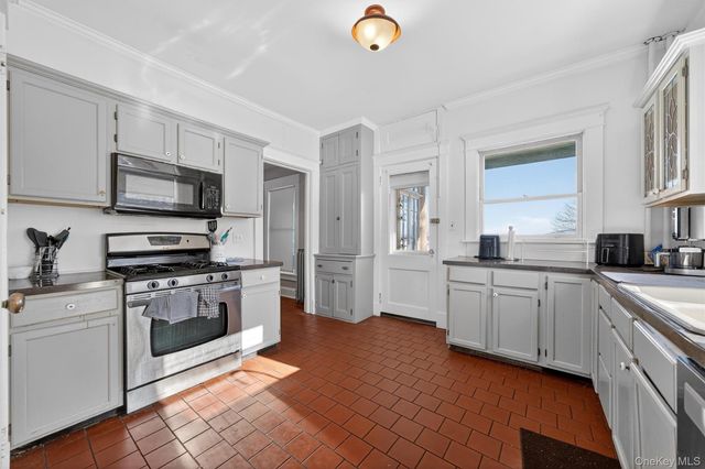 19 Leroy Place, Newburgh, NY 12550