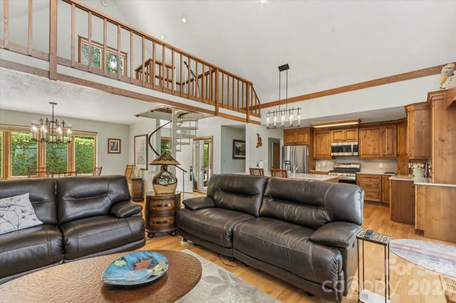 2484 Connestee Trail, Brevard, NC 28712