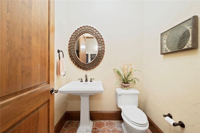 4714 Heron Lakes Circle, Bryan, TX 77802