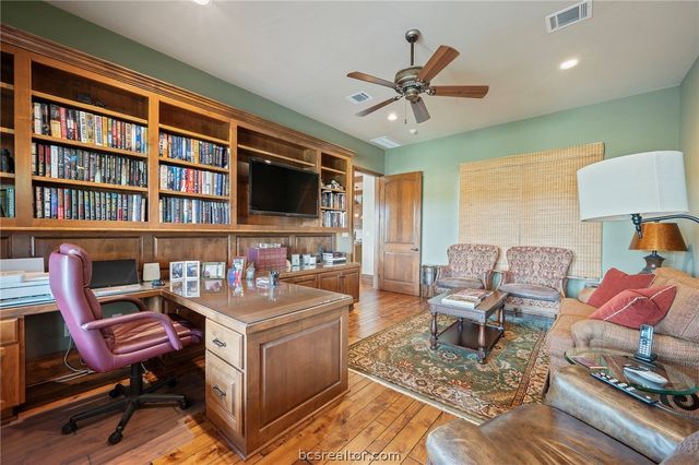 4714 Heron Lakes Circle, Bryan, TX 77802