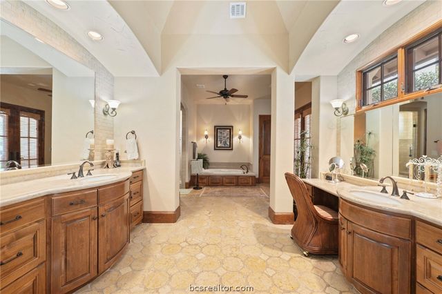 4714 Heron Lakes Circle, Bryan, TX 77802