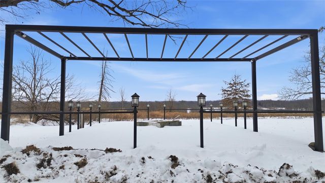 1091 Albany Post Road, Gardiner, NY 12525