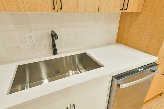 162 Wallace Street B, Houston, TX 77022