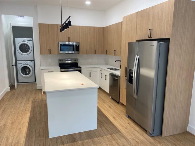 162 Wallace Street B, Houston, TX 77022