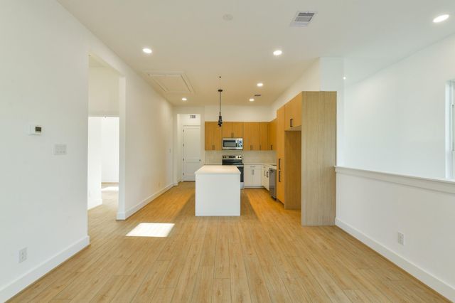 162 Wallace Street B, Houston, TX 77022