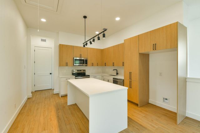 162 Wallace Street B, Houston, TX 77022