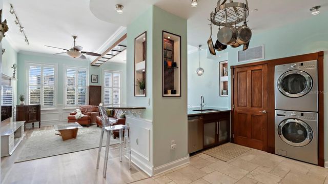 405 CENTRAL AVENUE 200, St Petersburg, FL 33701