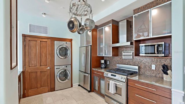 405 CENTRAL AVENUE 200, St Petersburg, FL 33701