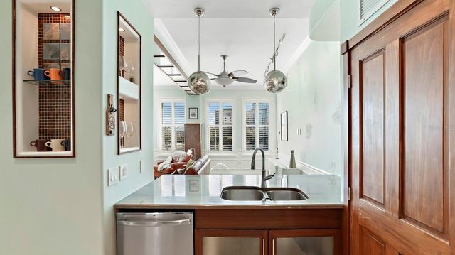405 CENTRAL AVENUE 200, St Petersburg, FL 33701
