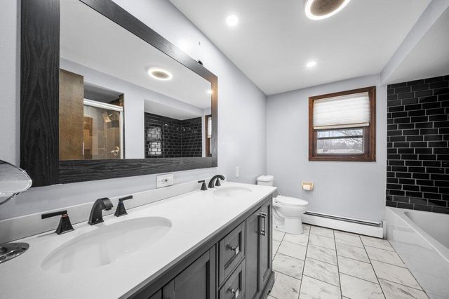 4154 Sand Creek Drive NW, Grand Rapids, MI 49544