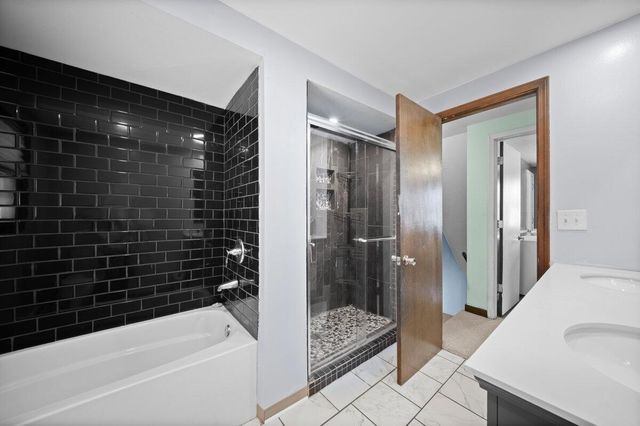 4154 Sand Creek Drive NW, Grand Rapids, MI 49544