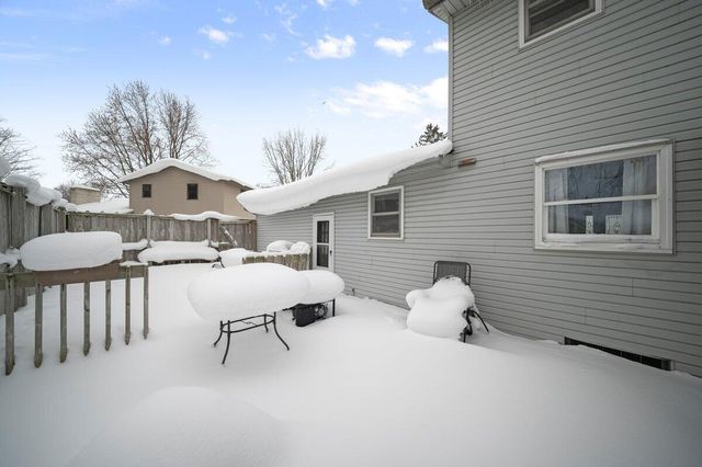 4154 Sand Creek Drive NW, Grand Rapids, MI 49544