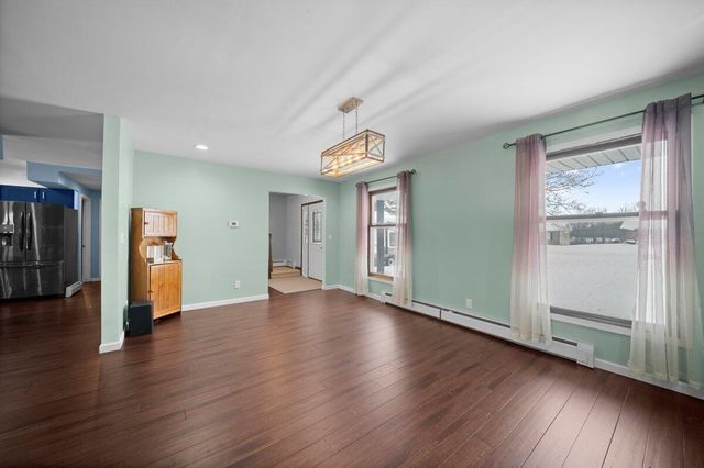 4154 Sand Creek Drive NW, Grand Rapids, MI 49544