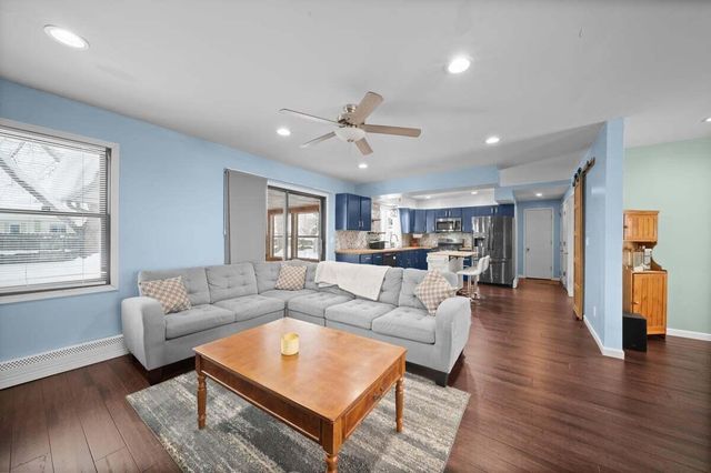 4154 Sand Creek Drive NW, Grand Rapids, MI 49544