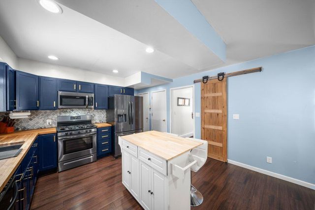 4154 Sand Creek Drive NW, Grand Rapids, MI 49544