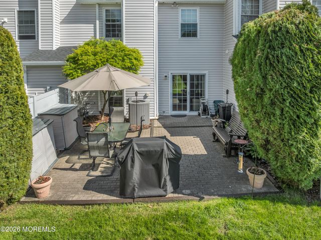 16 Vassar Place, Morganville, NJ 07751