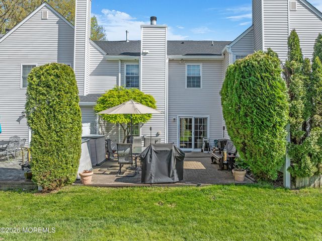 16 Vassar Place, Morganville, NJ 07751