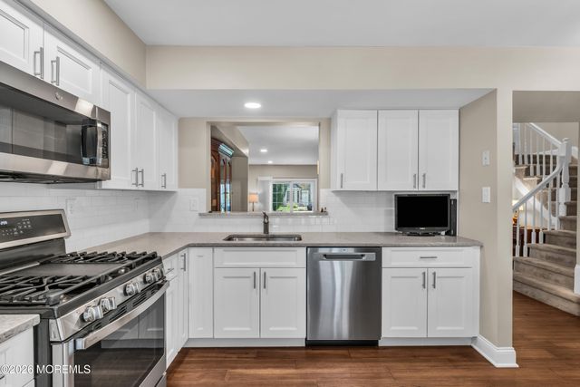 16 Vassar Place, Morganville, NJ 07751