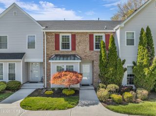 16 Vassar Place, Morganville, NJ 07751