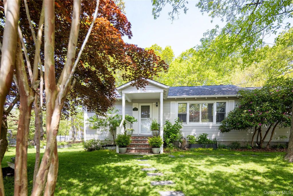 16 Bowditch Road, Shelter Island, NY 11964