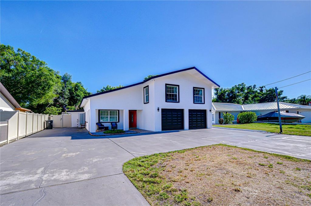 Image 2 of property listing at 3314 W KIRBY STREET, Tampa, FL 33614
