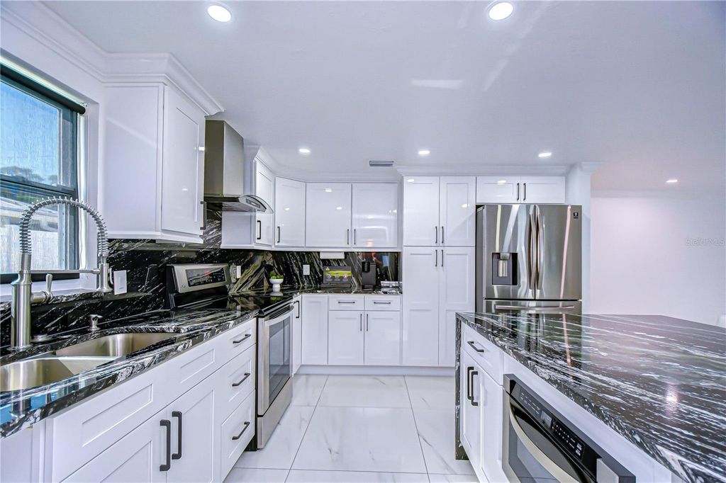 Image 11 of property listing at 3314 W KIRBY STREET, Tampa, FL 33614