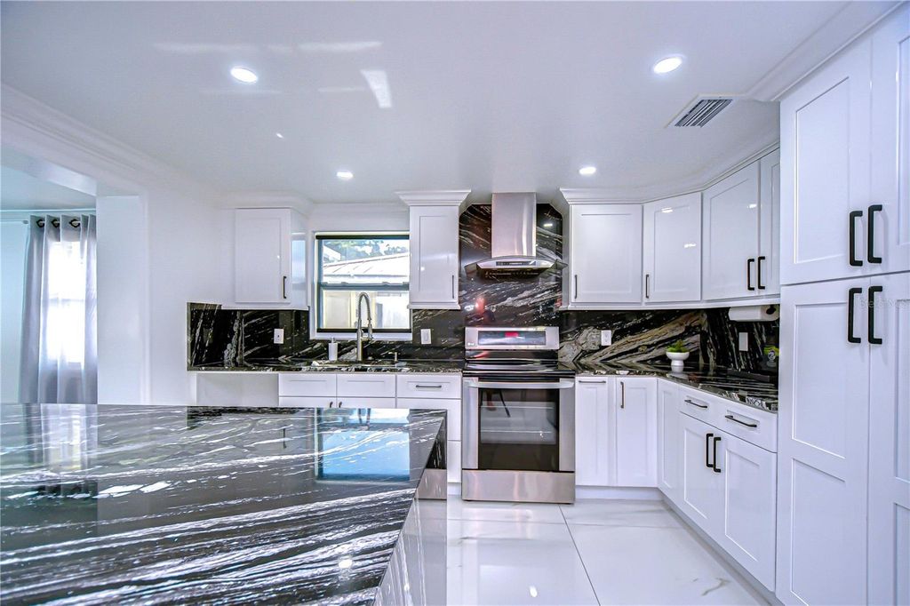 Image 13 of property listing at 3314 W KIRBY STREET, Tampa, FL 33614