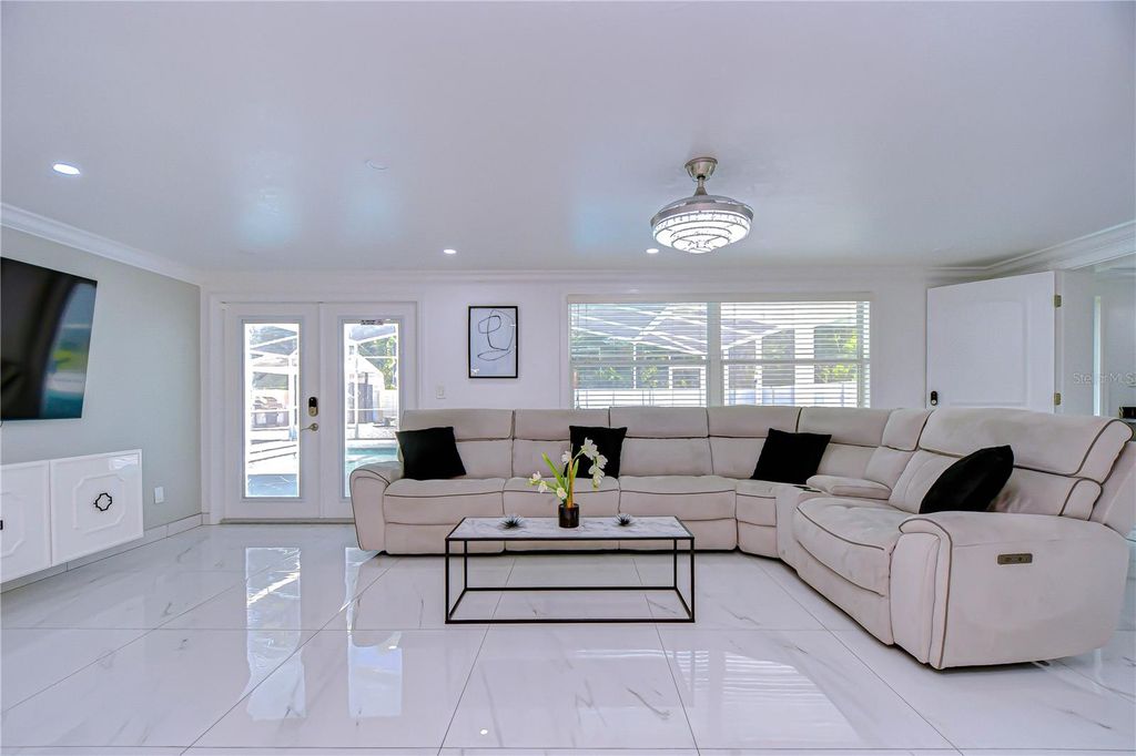 Image 17 of property listing at 3314 W KIRBY STREET, Tampa, FL 33614