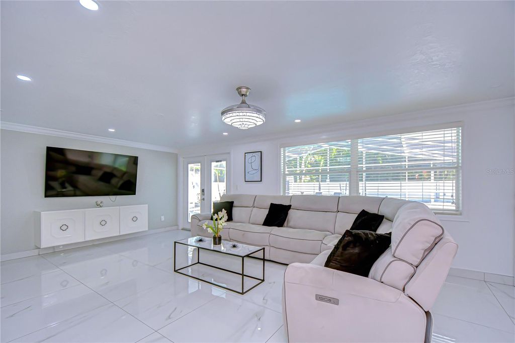 Image 18 of property listing at 3314 W KIRBY STREET, Tampa, FL 33614