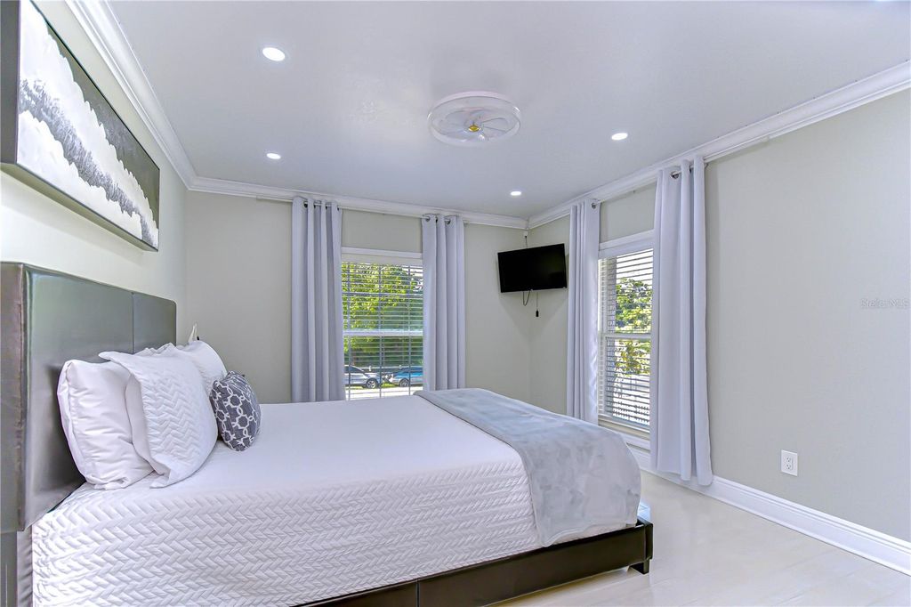 Image 30 of property listing at 3314 W KIRBY STREET, Tampa, FL 33614