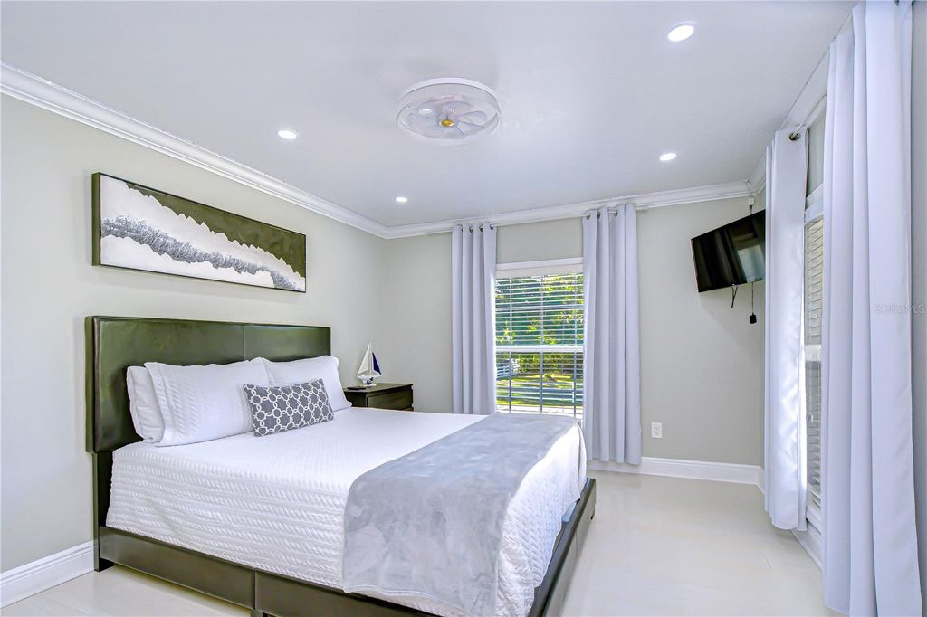 Image 31 of property listing at 3314 W KIRBY STREET, Tampa, FL 33614