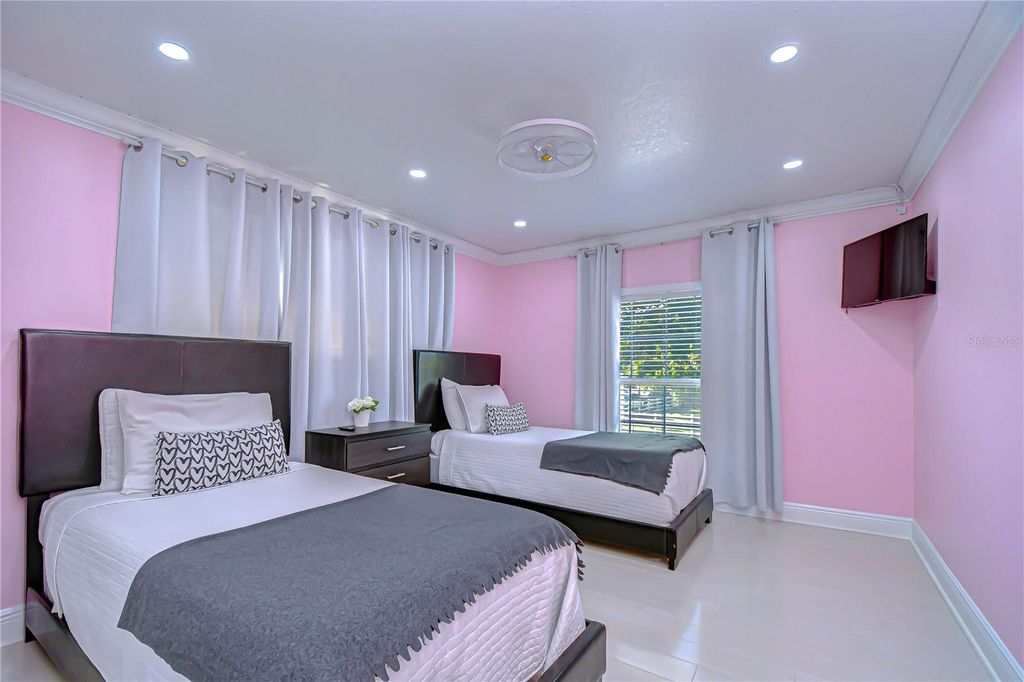 Image 32 of property listing at 3314 W KIRBY STREET, Tampa, FL 33614
