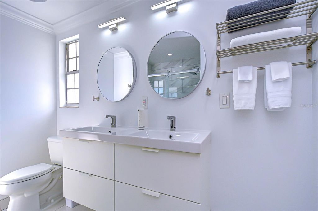 Image 36 of property listing at 3314 W KIRBY STREET, Tampa, FL 33614