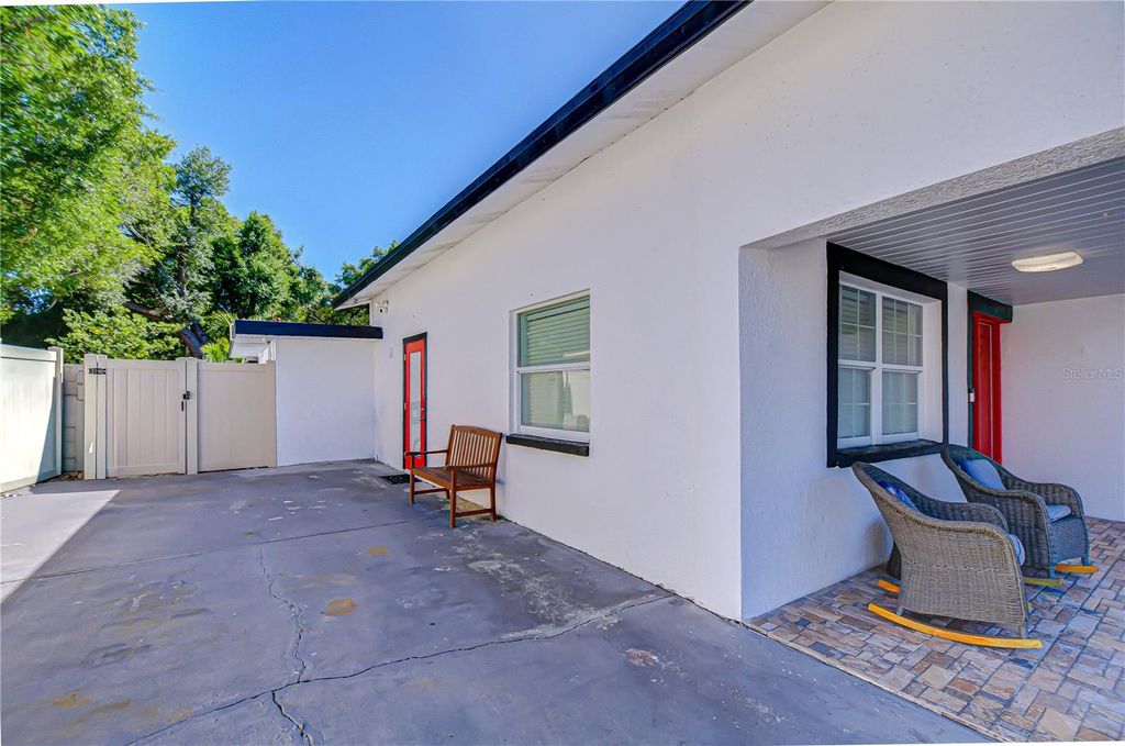Image 37 of property listing at 3314 W KIRBY STREET, Tampa, FL 33614