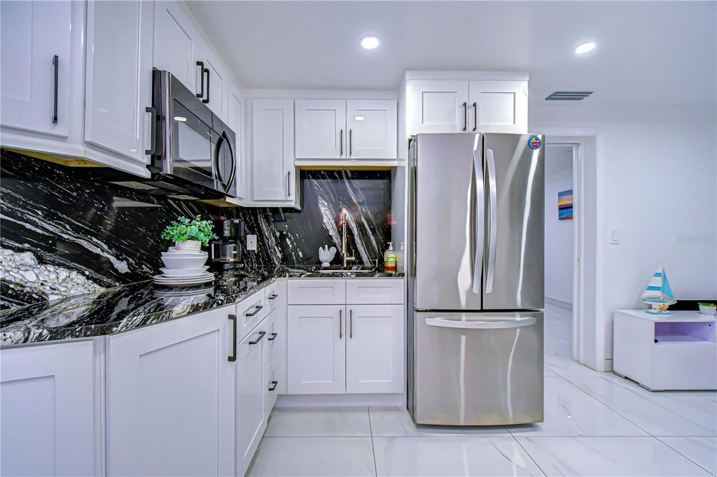 Image 45 of property listing at 3314 W KIRBY STREET, Tampa, FL 33614