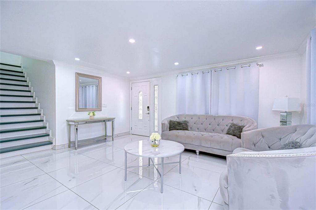 Image 6 of property listing at 3314 W KIRBY STREET, Tampa, FL 33614
