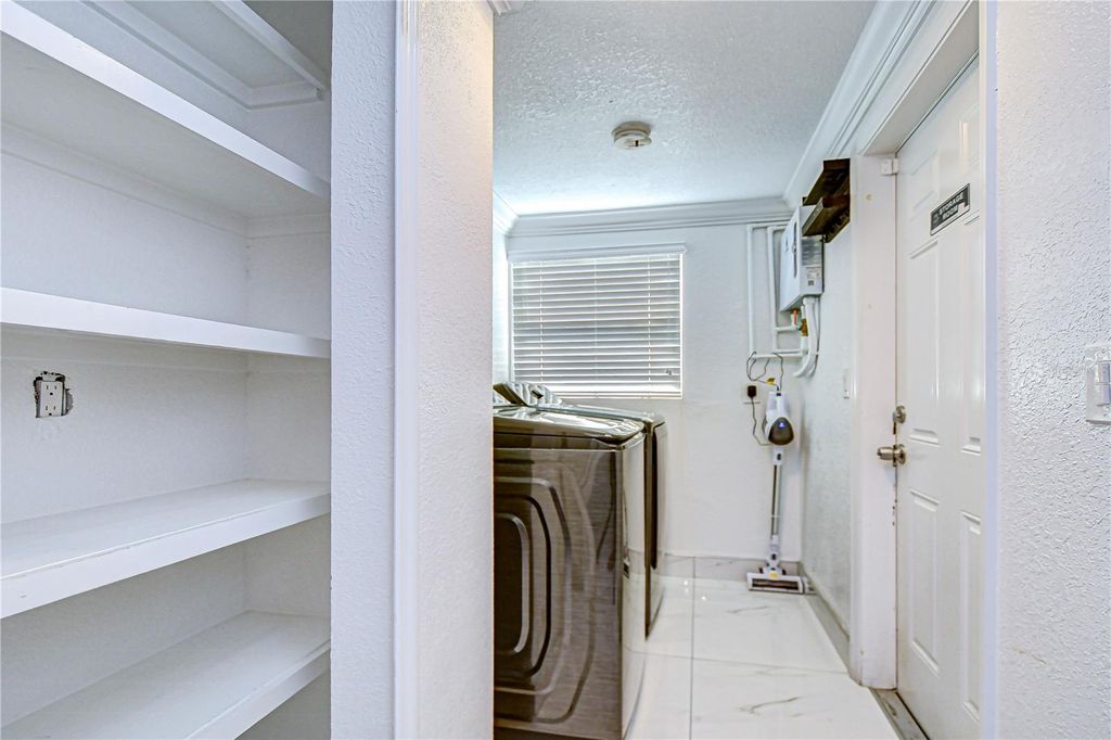 Image 53 of property listing at 3314 W KIRBY STREET, Tampa, FL 33614