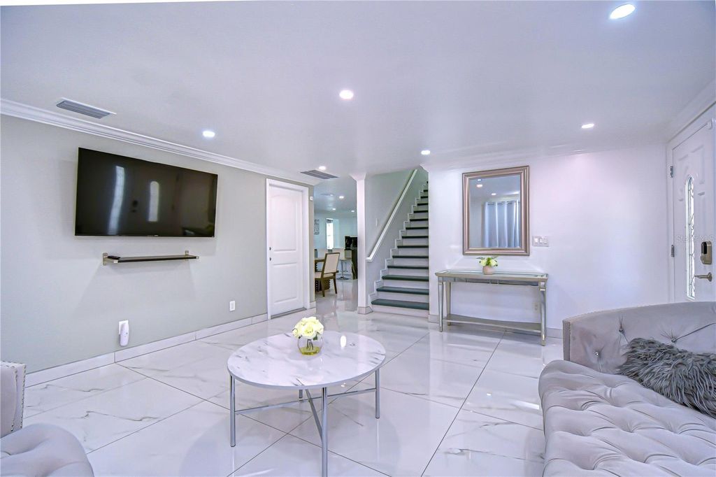 Image 7 of property listing at 3314 W KIRBY STREET, Tampa, FL 33614
