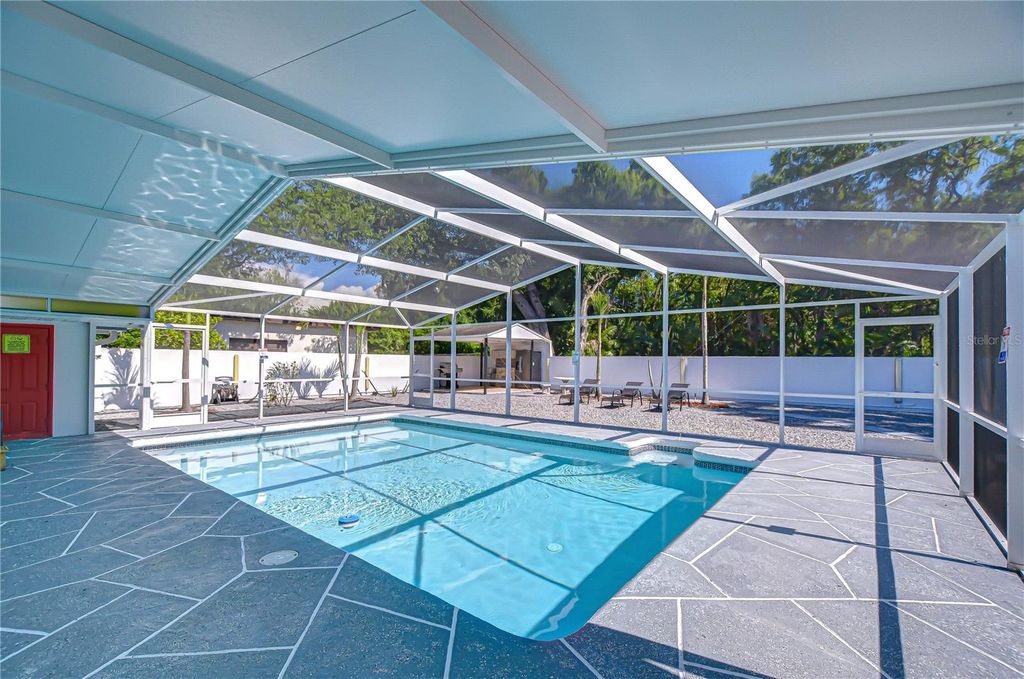 Image 61 of property listing at 3314 W KIRBY STREET, Tampa, FL 33614