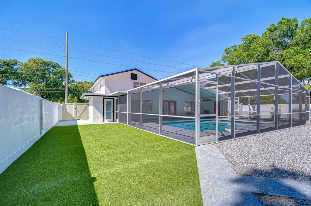 Image 64 of property listing at 3314 W KIRBY STREET, Tampa, FL 33614