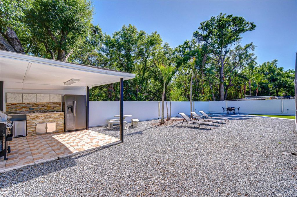 Image 70 of property listing at 3314 W KIRBY STREET, Tampa, FL 33614