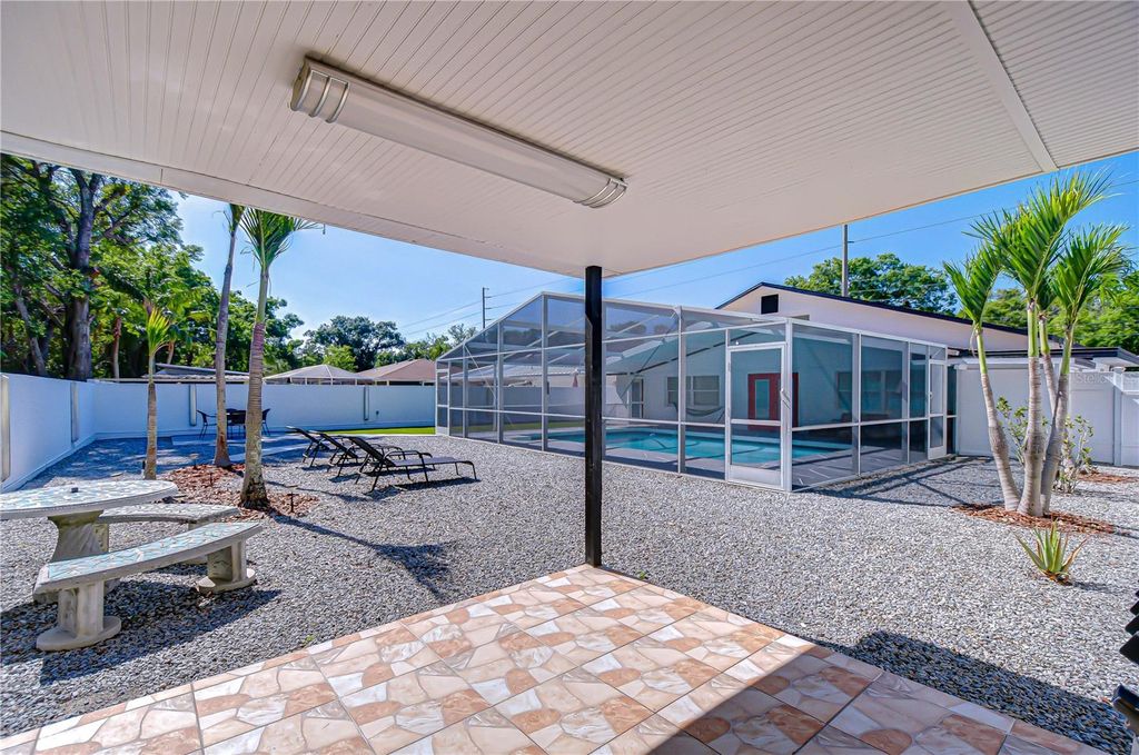 Image 71 of property listing at 3314 W KIRBY STREET, Tampa, FL 33614