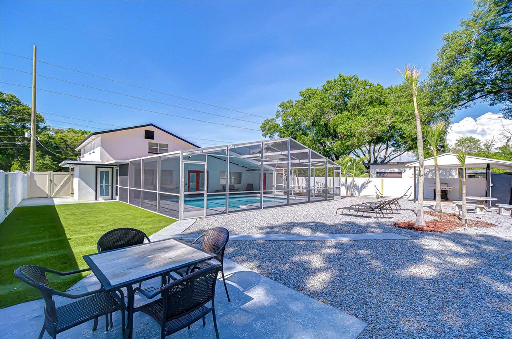 Image 76 of property listing at 3314 W KIRBY STREET, Tampa, FL 33614