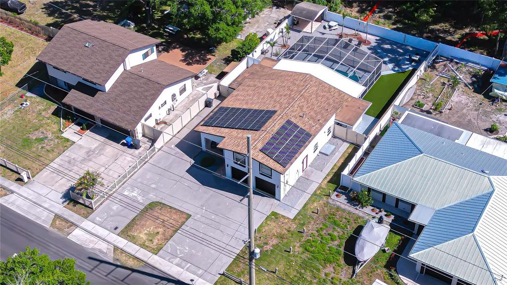Image 79 of property listing at 3314 W KIRBY STREET, Tampa, FL 33614
