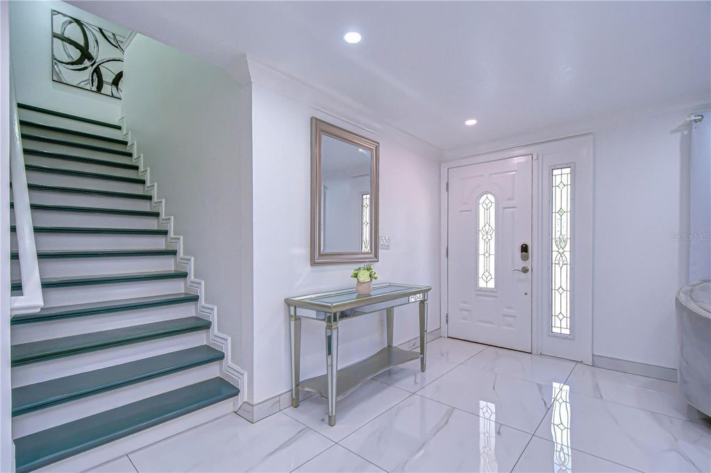 Image 9 of property listing at 3314 W KIRBY STREET, Tampa, FL 33614
